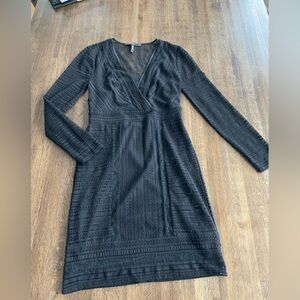 BCBGMaxazria Classic Black Long Sleeve V Neck Lace Dress - size XS